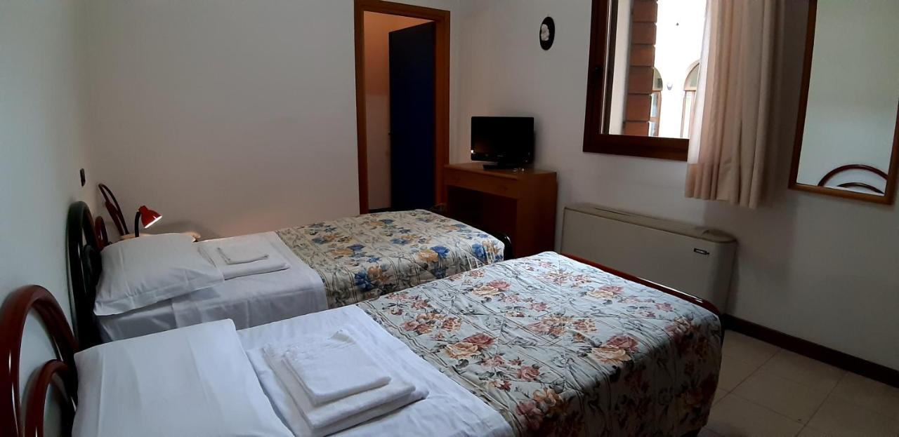 Hotel Casa Santa Caterina E Sant Antonio Padwa Zewnętrze zdjęcie
