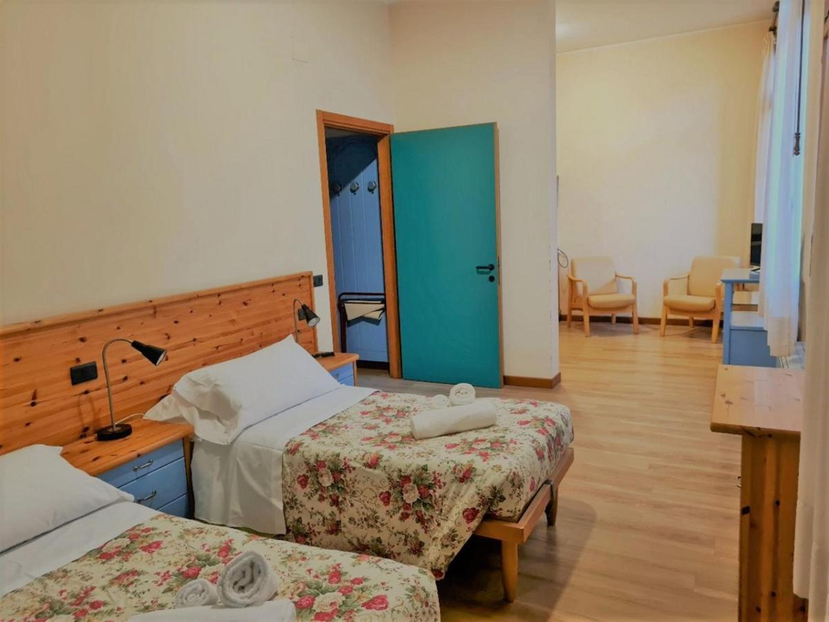 Hotel Casa Santa Caterina E Sant Antonio Padwa Zewnętrze zdjęcie